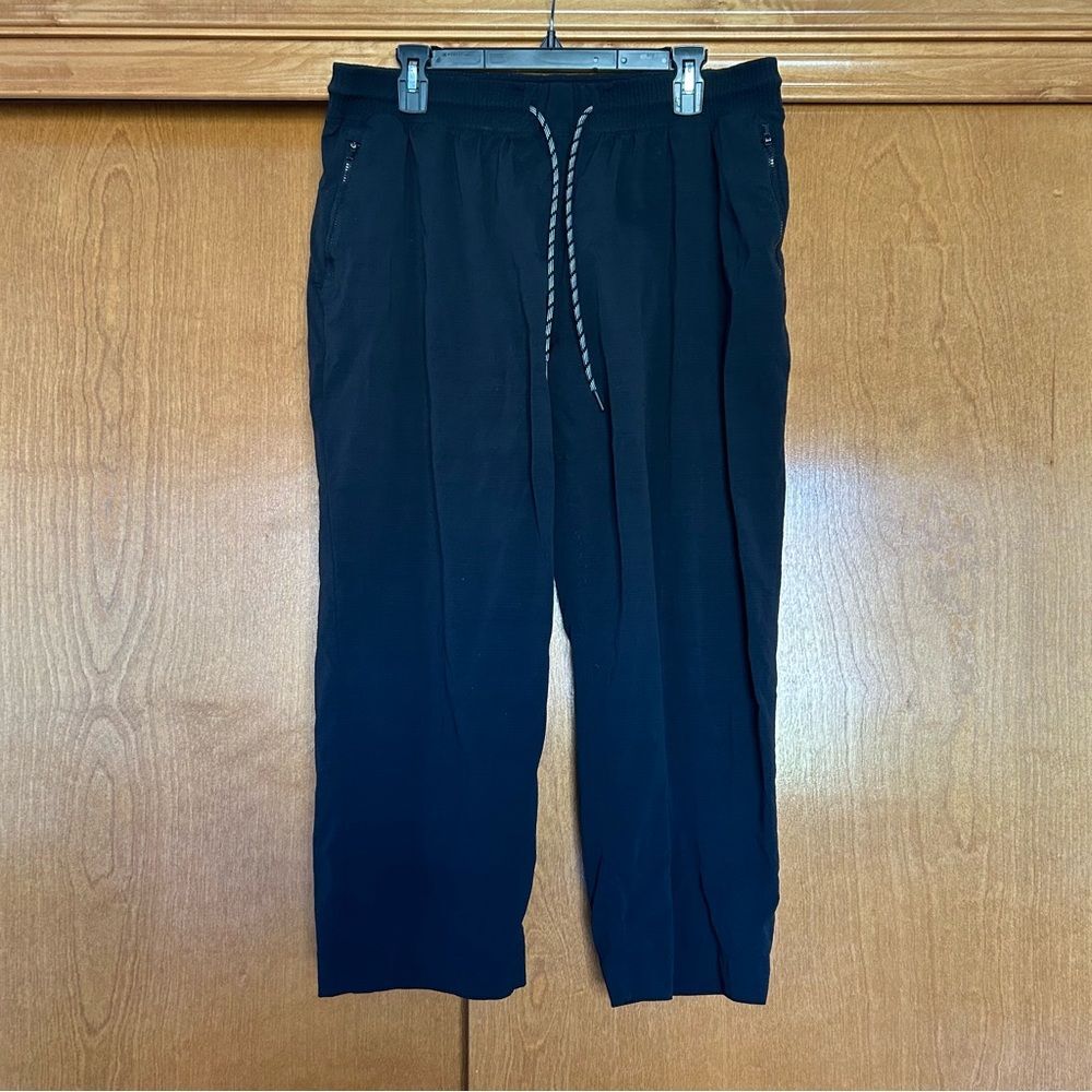 Athleta Trekkie Straight Leg Crop Pants in Black Size 16 Hiking Outdoor Gorpcore